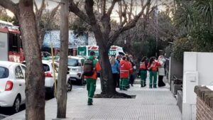 Tragedia en Villa Devoto: hallaron a cinco personas muertas en una vivienda e investigan un posible escape de gas imagen-1