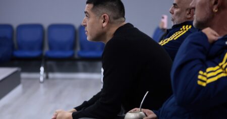 No tiene lugar en Boca y lo busca un grande del fútbol argentino: las condiciones que pone Riquelme imagen-17