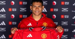 Quién es el sudamericano que el Manchester United oficializó como nuevo refuerzo imagen-1
