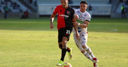 Newell's cayó por penales con Once Caldas en un amistoso imagen-9