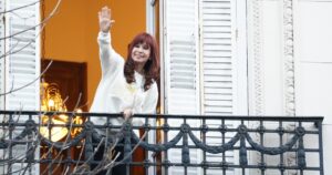 Cristina Kirchner planea su participación virtual en la campaña y se reserva el dedo para las listas de octubre imagen-2