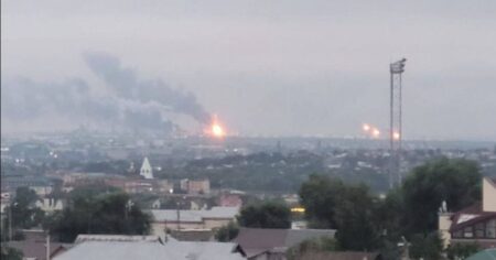 Ucrania destruye un barco ruso que transportaba drones iraníes y ataca una refinería de petróleo antes de la cumbre entre Trump y Putin imagen-14
