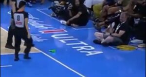 Escándalo en la WNBA: las jugadoras reclaman "más seguridad" porque de las tribunas les lanzan juguetes sexuales imagen-2