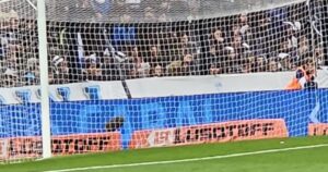 Prohibición de ingreso a siete hinchas de Gimnasia por una bandera imagen-2