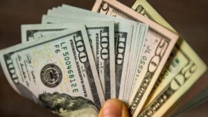 El dólar blue bajó y quedó por debajo del oficial: leve retroceso en todos los tipos de cambio imagen-2