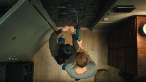 Un día despiertas y descubres que tu edificio está rodeado por un muro negro: el nuevo 'thriller' que arrasa en Netflix imagen-3