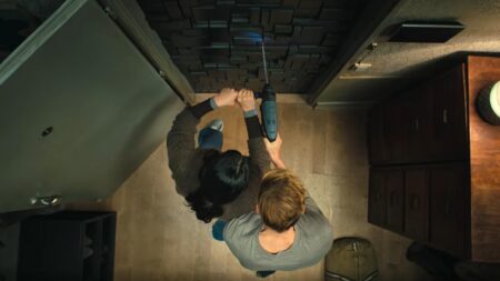 Un día despiertas y descubres que tu edificio está rodeado por un muro negro: el nuevo 'thriller' que arrasa en Netflix imagen-6