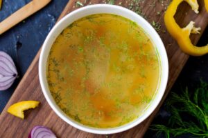 La receta para preparar un caldo casero en 20 minutos y aliviar el resfrío imagen-4