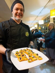 Inauguraron la muestra fotográfica «Prisioneros del Sabor», cuando la cocina y el arte se convierten «en un puente de conexión con la memoria, la identidad y la esperanza» imagen-1