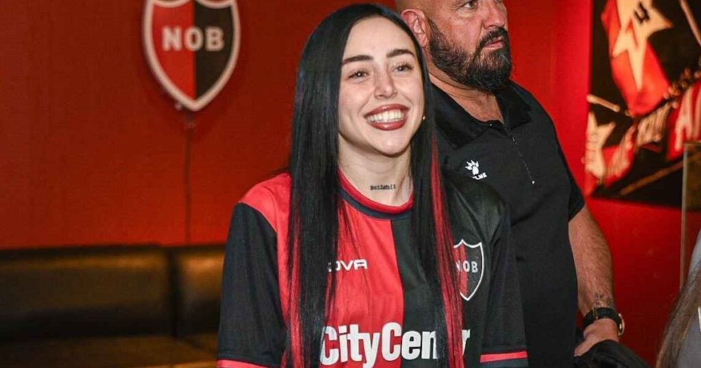 El costado futbolístico de Nicki Nicole, la nueva pareja de Yamal: fanática de Newell's, habitué del Coloso y su foto con Messi imagen-42
