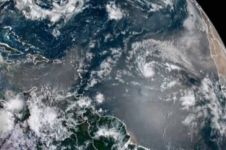 Trayectoria del huracán Erin desde el espacio y su fortalecido avance cerca de Florida imagen-6