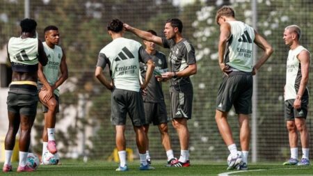 Franco Mastantuono recibió elogios del DT Xavi Alonso y podría “sumar minutos” ante Osasuna imagen-8