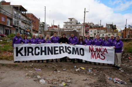 Milei arranca la campaña banalizando el "Nunca Más" imagen-8
