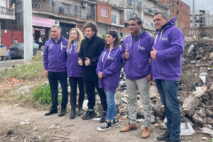 El primer día de campaña de Milei en el conurbano, marcado por las derrotas en el Congreso imagen-1