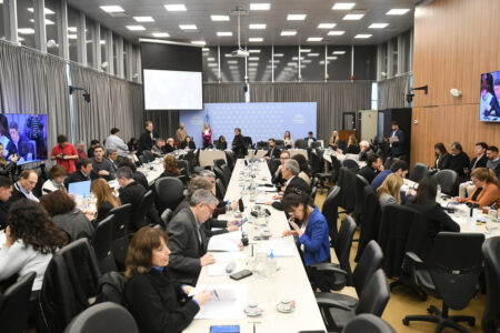 El Gobierno metió la cola y partió el bloque de gobernadores imagen-6