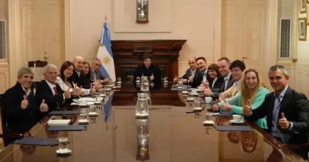 Javier Milei y sus medidas, EN VIVO: el Presidente encabezará hoy una reunión de Gabinete con el foco en los vetos y el cierre de listas imagen-98