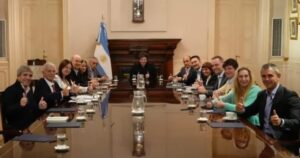 Javier Milei y sus medidas, EN VIVO: el Presidente encabezará hoy una reunión de Gabinete con el foco en los vetos y el cierre de listas imagen-3