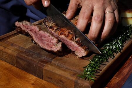 Asado: el nuevo corte que seduce a los mejores parrilleros argentinos y por qué debe comerse bien jugoso imagen-3