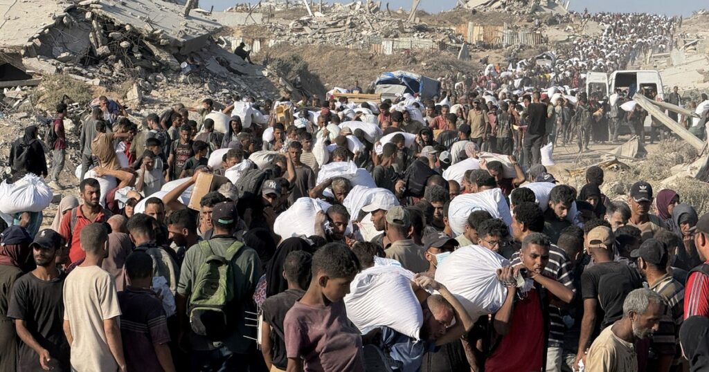 "Si no asaltás el camión, no comés": la lucha por conseguir harina se tiñe de sangre en Gaza imagen-5