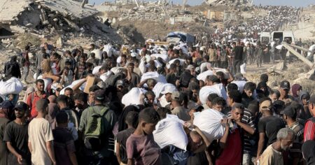 "Si no asaltás el camión, no comés": la lucha por conseguir harina se tiñe de sangre en Gaza imagen-20