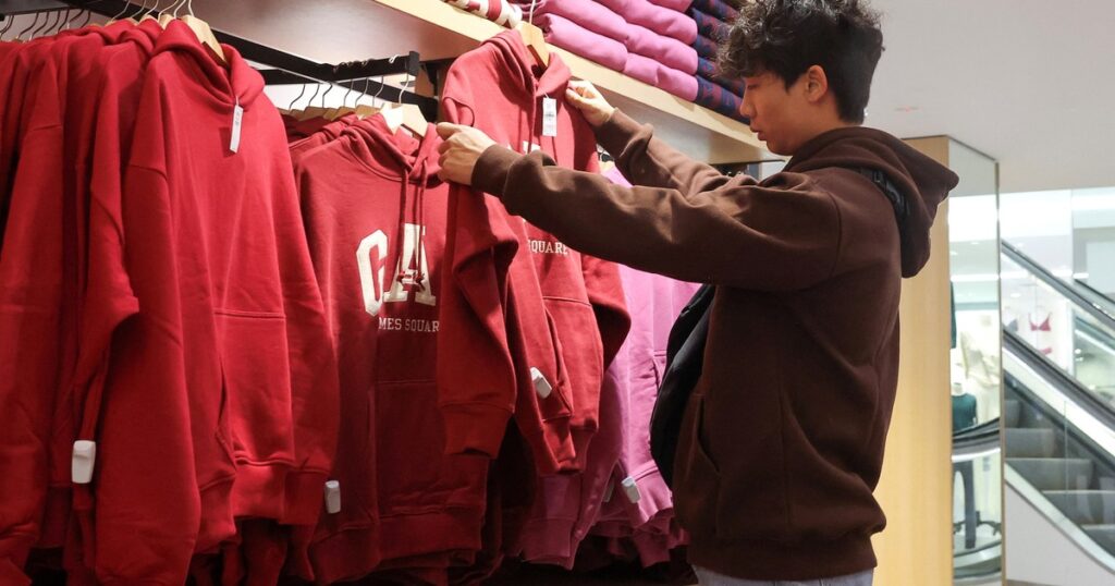 Cinco cosas que será más caro comprar ahora en Estados Unidos con los aranceles: para empezar ropa y zapatillas imagen-4