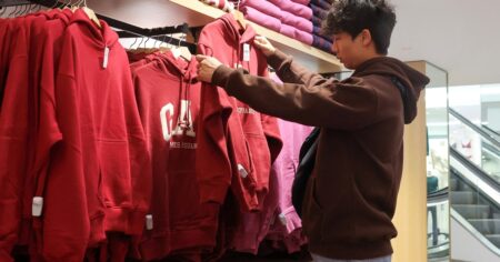 Cinco cosas que será más caro comprar ahora en Estados Unidos con los aranceles: para empezar ropa y zapatillas imagen-12