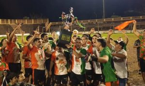 “Se cortó el maleficio”: Colonial de Cerro Azul se consagró campeón de la Liga apostoleña después de 49 años imagen-3