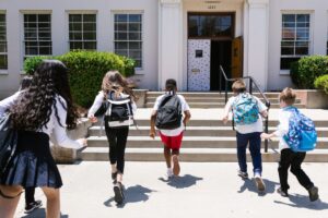 En Texas: dónde repartirán mochilas gratis y útiles escolares para el regreso a clases este sábado imagen-1