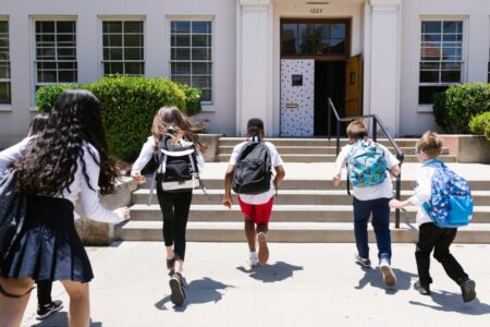 En Texas: dónde repartirán mochilas gratis y útiles escolares para el regreso a clases este sábado imagen-10