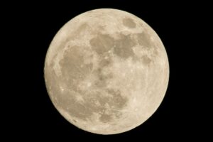 ¿Qué hay en el centro de la Luna? Un nuevo descubrimiento dejó impactados a los científicos imagen-3