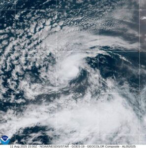 Hacia dónde se dirige la tormenta Erin, que avanza sobre el Atlántico: ¿pasará por Estados Unidos? imagen-3