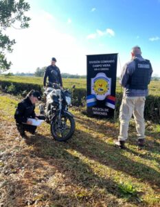 Policías de Campo Viera recuperaron una moto robada, detuvieron a un masculino y demoraron a un adolescente imagen-76