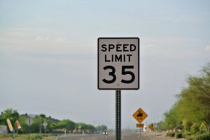 Cambian las reglas en California: la lista de 28 calles donde ahora los conductores deberán manejar más lento imagen-4