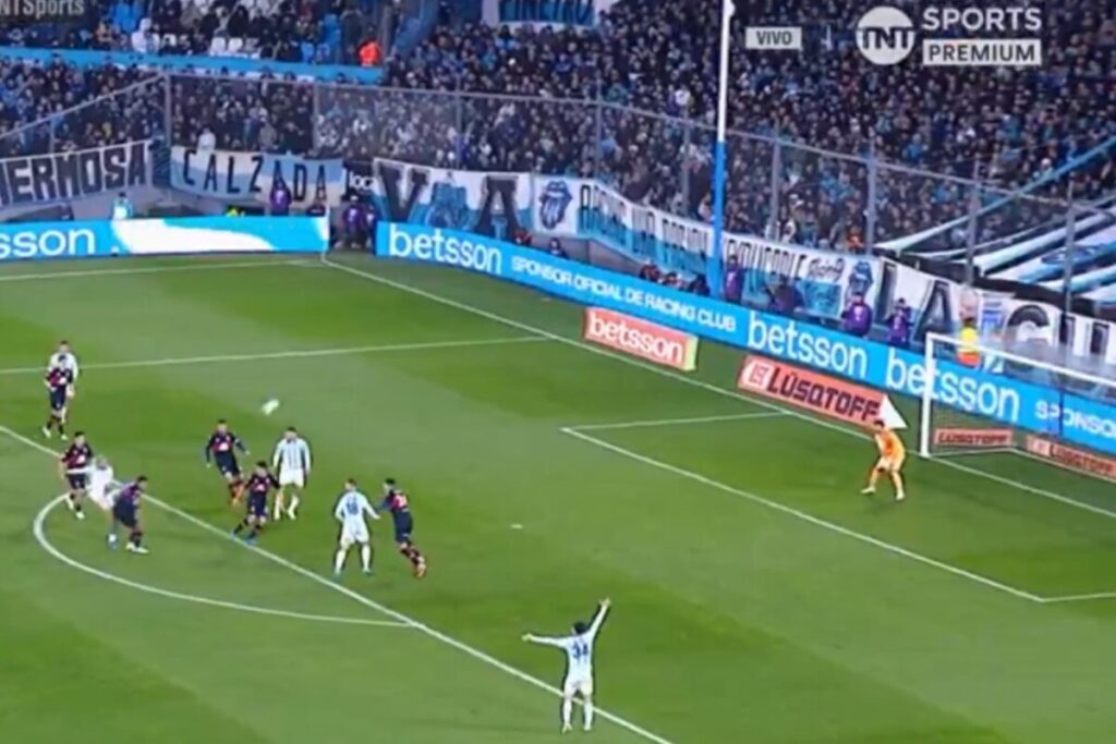 El golazo de Rocky Balboa para Racing ante Tigre por el Torneo Clausura imagen-5