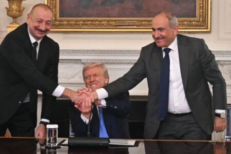 Tras décadas de conflicto, Trump firma un acuerdo de paz entre Azerbaiyán y Armenia en la Casa Blanca imagen-10