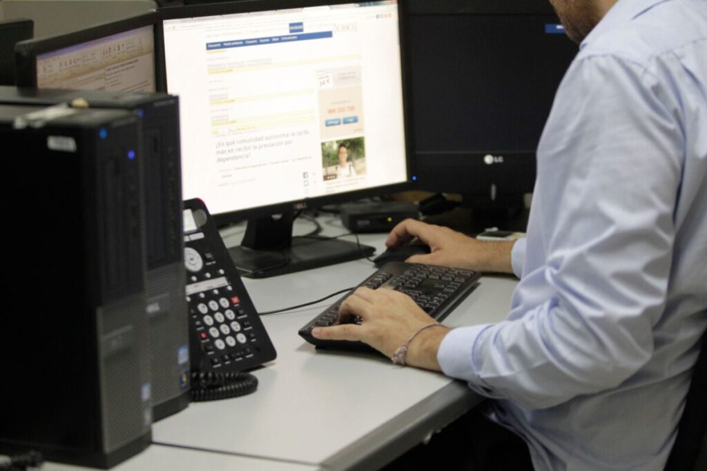 Agotados y ansiosos, pero trabajando imagen-4
