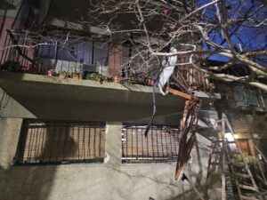 Villa Pueyrredón: una cocina explotó por acumulación de gas, provocó destrozos en un edificio y dejó seis heridos imagen-1