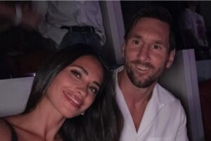 Antonela Roccuzzo mostró con quién comparte la cama cuando no está Lionel Messi imagen-3