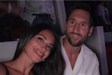 Antonela Roccuzzo mostró con quién comparte la cama cuando no está Lionel Messi imagen-11