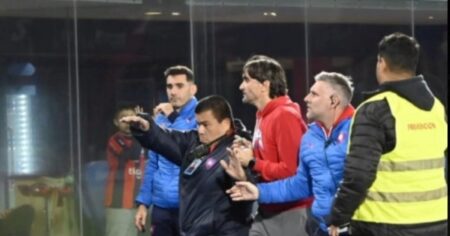 Los hinchas de Cerro Porteño intentaron agredir a Diego Martínez luego de que su equipo cayera en el torneo local imagen-14