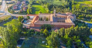 Descubrí el monasterio de Castilla y León que guarda los restos de 12 reyes y nobles olvidados imagen-2