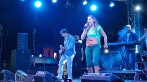 Black Friday en Posadas | Natalia Pastorutti hizo vibrar con su show en la Plaza San Martín imagen-3