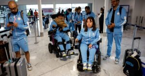 Le rompieron la silla a una medallista paralímpica en el aeropuerto: "Ya no se puede reparar" imagen-1