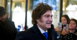 Javier Milei en la huella de Kirchner y Macri imagen-2