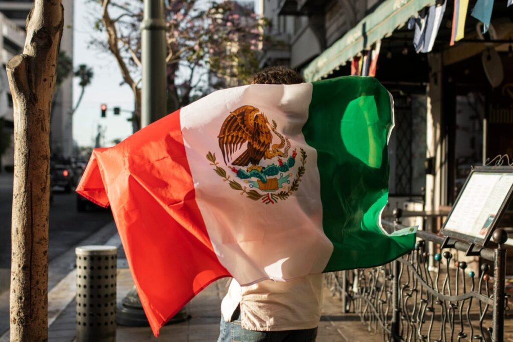 Por qué los mexicanos deben esperar más que otros migrantes por la naturalización en EE.UU., según especialistas imagen-5