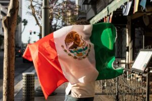 Por qué los mexicanos deben esperar más que otros migrantes por la naturalización en EE.UU., según especialistas imagen-1
