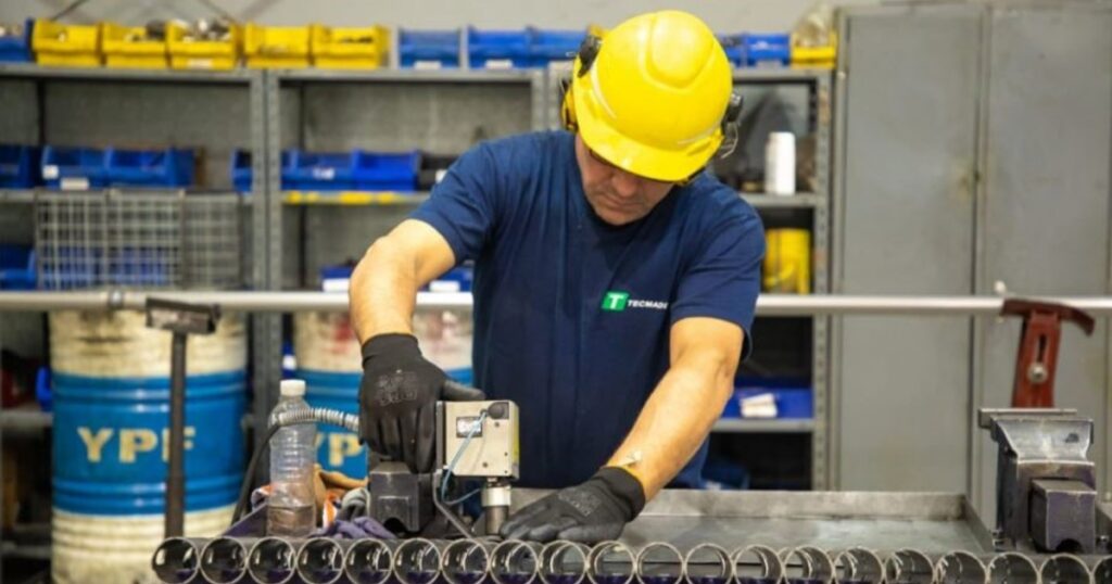 Las empresas buscan atajos para evitar las altas tasas y hay alerta por el impacto en proyectos de inversión imagen-99