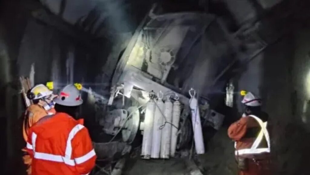 Encontraron los cuerpos de tres de los mineros chilenos atrapados en El Teniente: ya son 4 las víctimas fatales imagen-5
