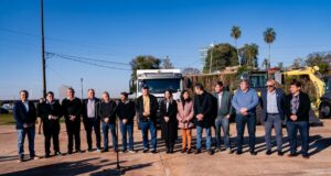 CON EL APOYO DEL BANCO MACRO, MISIONES ENTREGÓ MAQUINARIAS A 8 MUNICIPIOS  EN EL MARCO DEL PROGRAMA PROVINCIAL DE EQUIPAMIENTO VIAL imagen-4