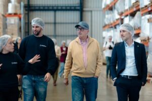 EL GOBERNADOR VISITÓ PLASTIMI E INTACTO WELTY JUNTO A AUTORIDADES DEL CFI imagen-1